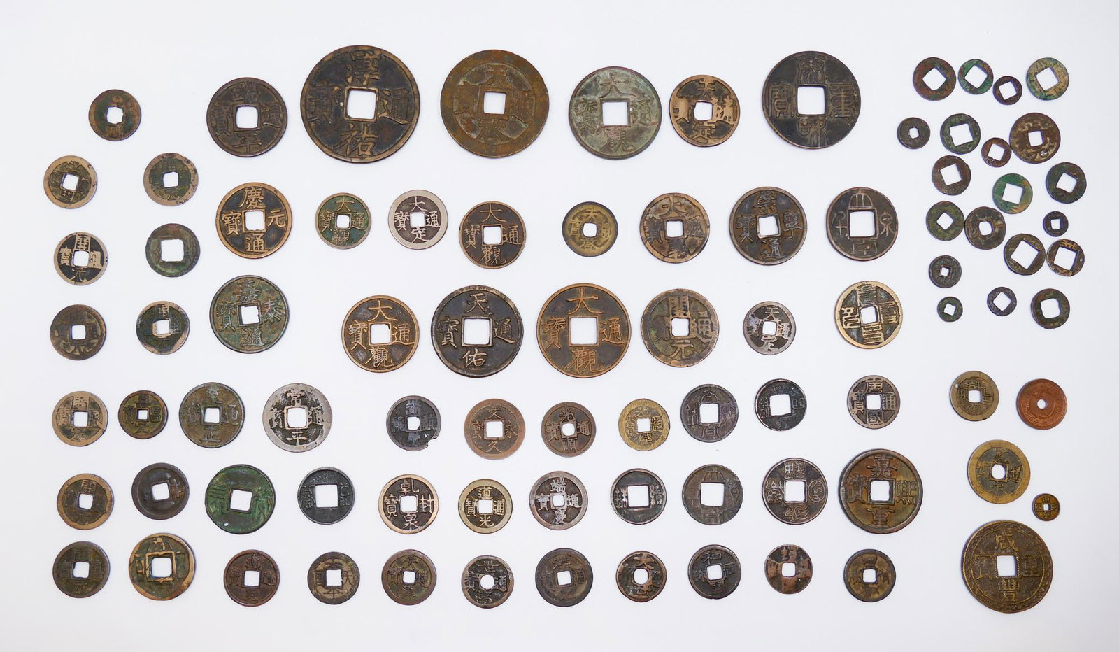 86pc Ancient Chinese Wu Zhu Coins Etc: 86pc Ancient Chinese Wu Zhu Coins Etc. Coins measure between 11mm and 53mm and weigh 0.5g to 38g each.