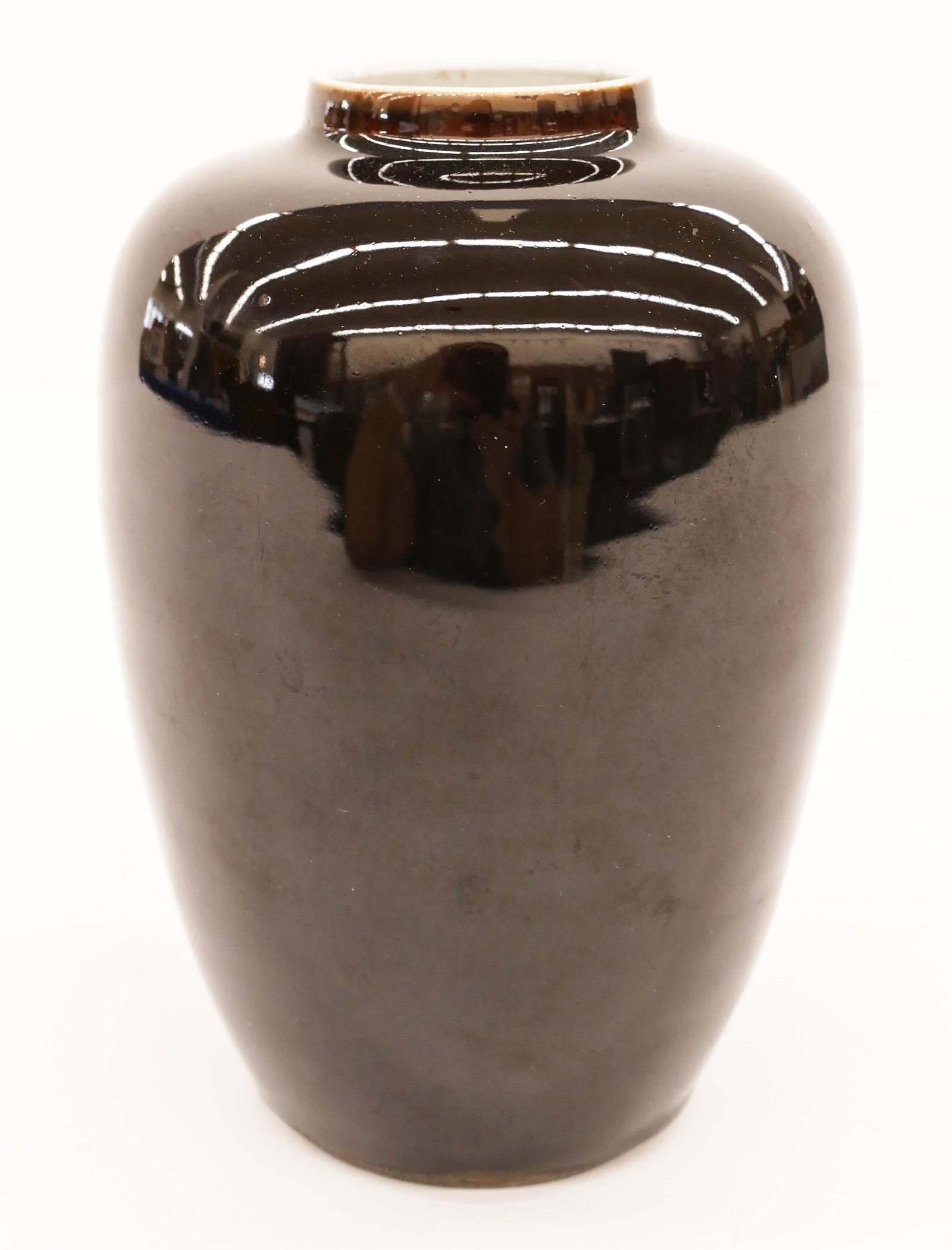 Chinese Qing Mirror Black Monochrome Jar: Chinese Qing Mirror Black Monochrome Jar 7.25''x5''. Unmarked. Excellent condition. 19th century, Qing dynasty.