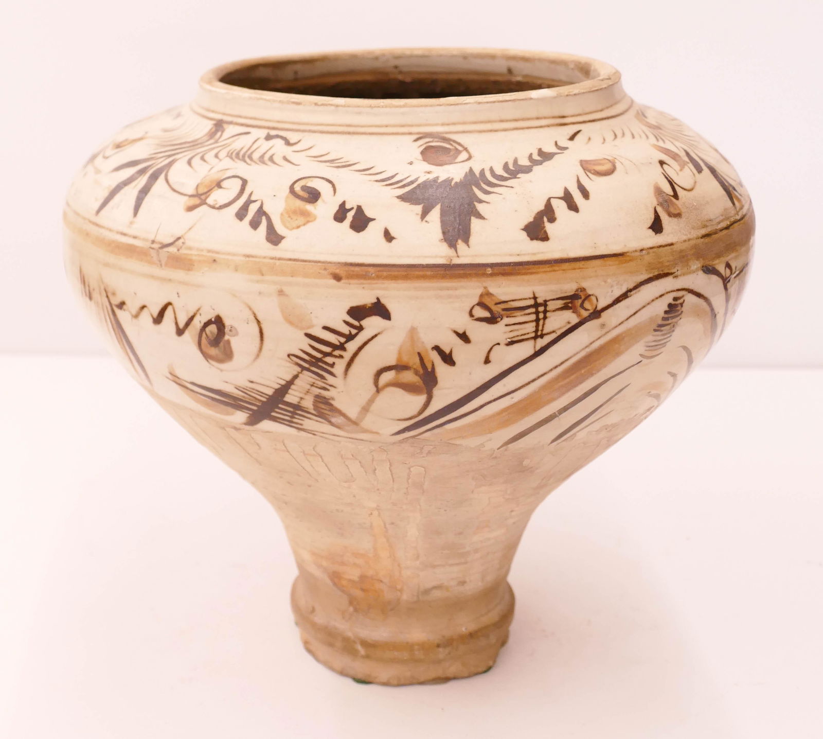 Chinese Yuan Cizhou Decorated Large Jar (1 of 4)