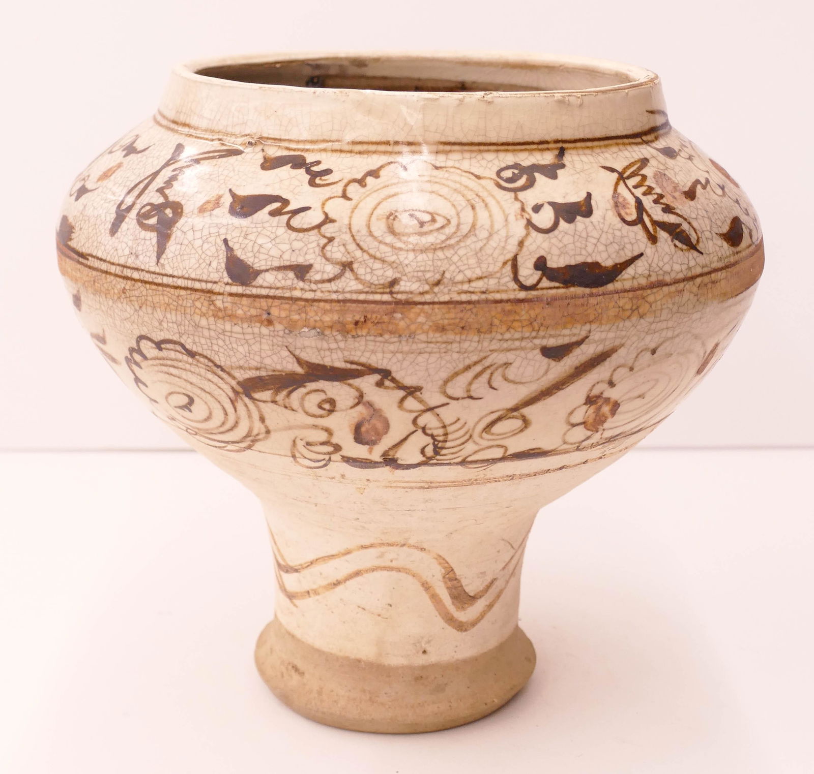 Chinese Yuan Cizhou Decorated Large Jar (1 of 4)