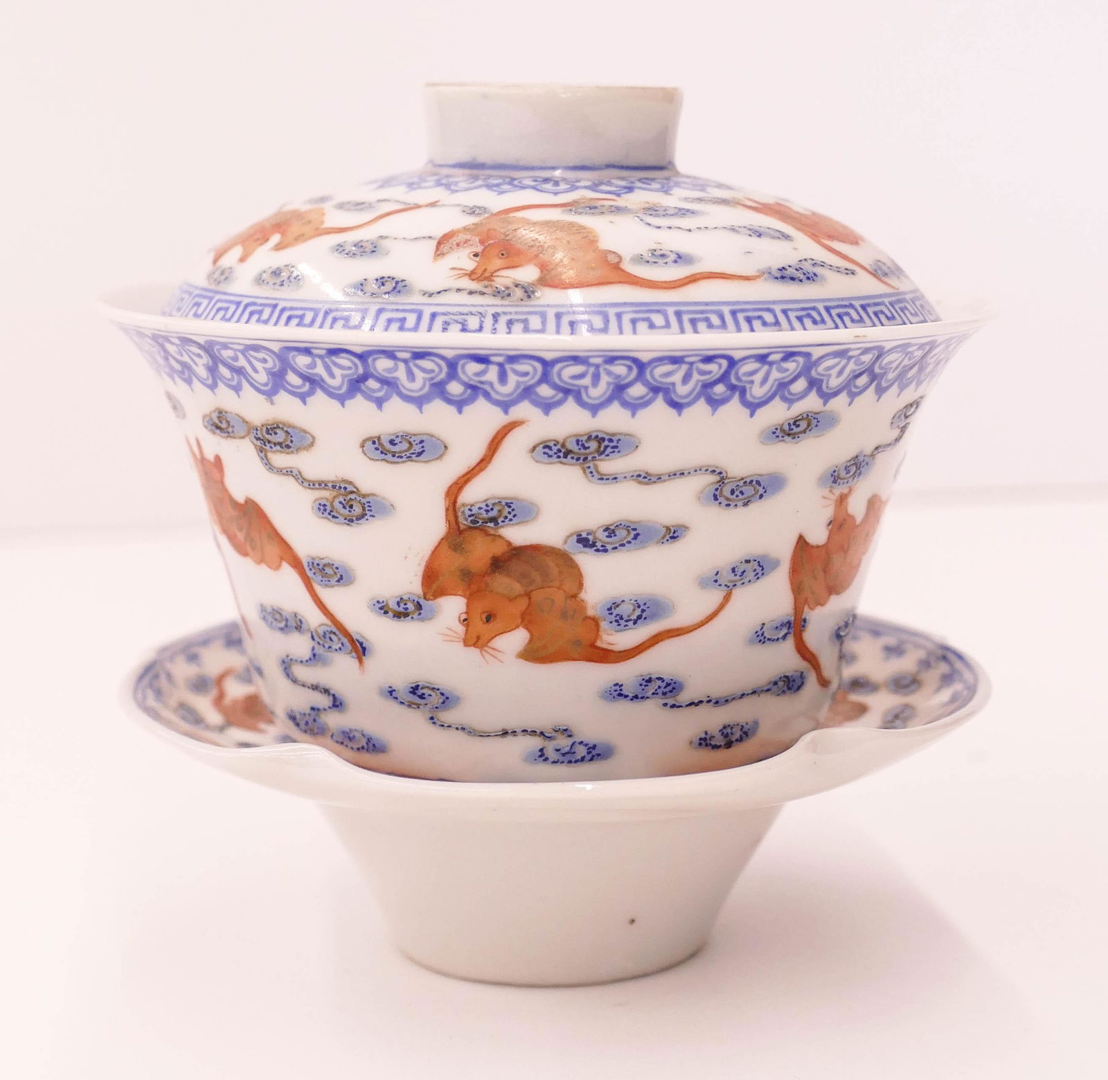 Chinese Hongxian Bat and Cloud Gaiwan Tea Cup: Chinese Hongxian Bat and Cloud Gaiwan Tea Cup 4''x4.25''. Eggshell porcelain with copper red bats with blue enameled clouds. Cup and lid have four character blue enameled Hongxian mark and of the peri