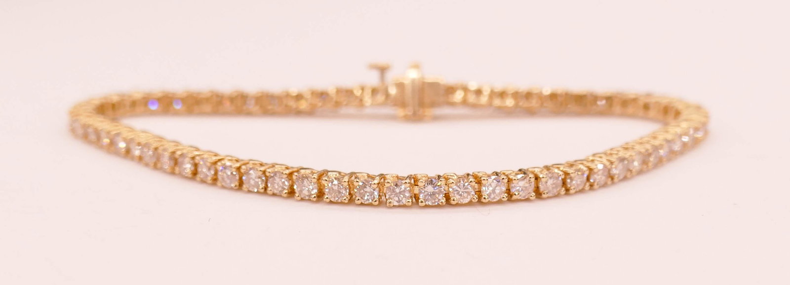 Lady's 4ctw Diamond Tennis Bracelet 14k Gold: Lady's 4ctw Diamond Tennis Bracelet 14k Gold 7''. It is set with (58) round brilliant cut diamonds of 4ctw, average clarity I-1 and color I as set. It is marked ''14K'' on clasp. It weighs 10.6 grams 