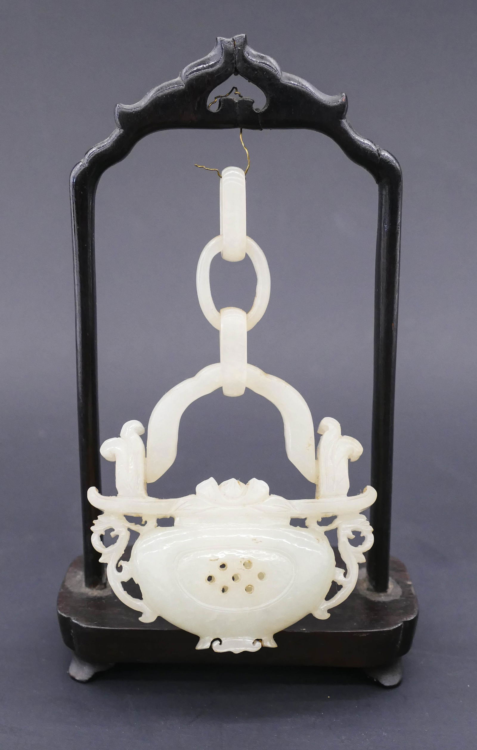 Chinese Qing Jadeite Hanging Basket Pendant (1 of 3)