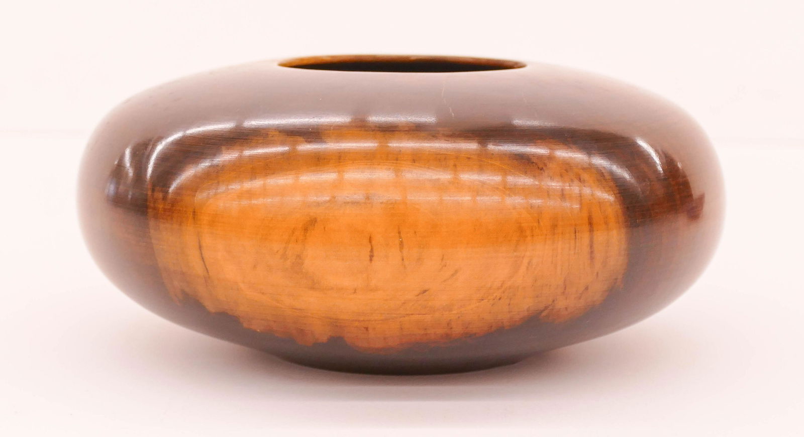 Edward Moulthrop ''Figured Tulip Vessel'' (1 of 3)