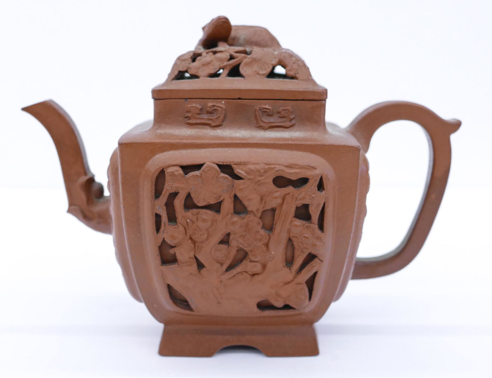 Chinese 18th Cent. Yixing Teapot (1 of 4)