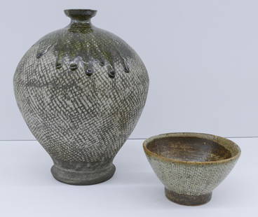 2pc Tatsuzo Shimaoka Attr. Rope Impressed Ceramics: 2pc Attributed to Tatsuzo Shimaoka (1919-2007 Japanese) Rope Impressed Ceramics. Includes a tall bottle vase 9''x7'' and a tea bowl 2.75''x4.75''. Unmarked, mingei pottery. Excellent condition. 20th