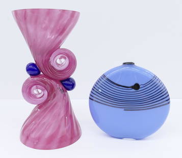 2pc Benjamin Moore & Richard Royal Glass: 2pc Benjamin Moore & Richard Royal Glass. Includes a Richard Royal (b.1952 Washington) pink and cobalt vessel 9''x5'' from 1990 and a Benjamin Moore (1952-2021 Washington) blue threaded vase 5.5''x6''