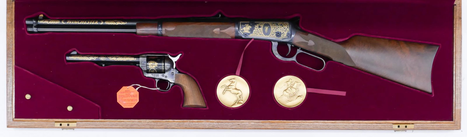 Winchester Colt Commemorative .44-40 Cased Set: Winchester Colt Commemorative .44-40 Cased Set 43''x13''. Includes a Winchester Model 94 lever action carbine with a 20'' barrel. Serial number 1278WC. Also a Colt SAA 44/40 with 7.5'' barrel. Serial 