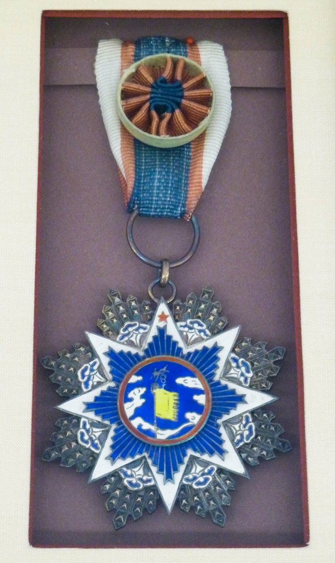 Chinese Military Medal "Order of Cloud and Banner": Chinese Military Medal "Order of Cloud and Banner" 4.75"x2" - Framed with Chinese Letter 20.5"x24"