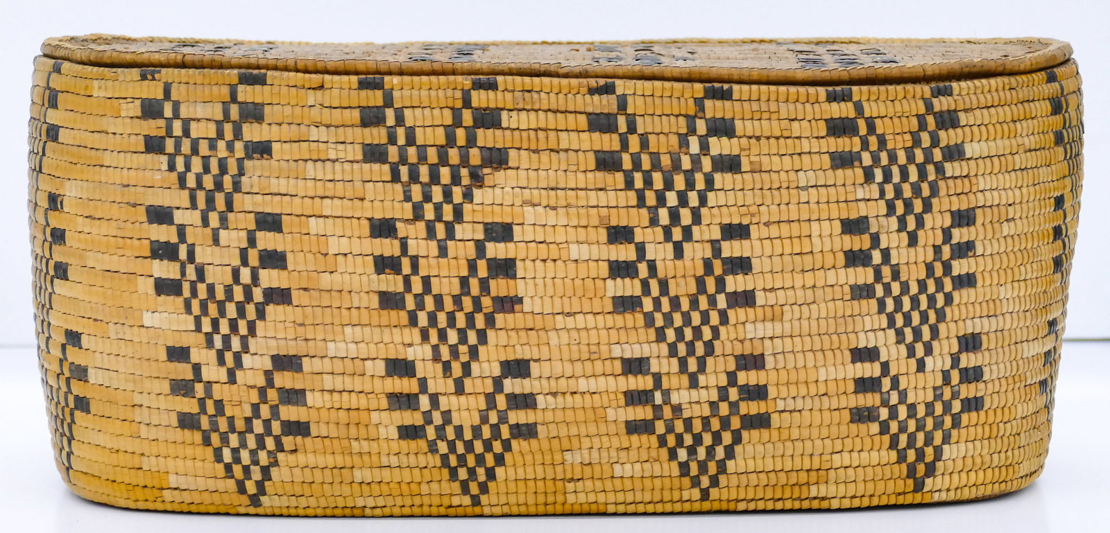 Antique Thompson River Covered Indian Oval Basket (1 of 3)