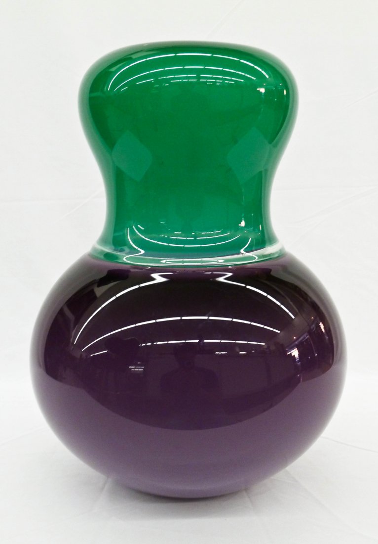 Sonja Blomdahl (b.1952 Sweden/Washington) Amethyst: Sonja Blomdahl (b.1952 Sweden/Washington) Amethyst & Green Incalmo Art Glass Vase with Cupped Rim 13''x9''. Signed on bottom. No damage.