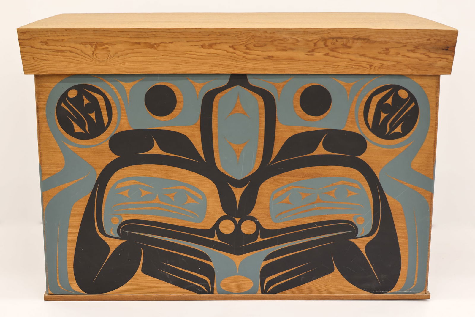 Andy Wilbur Peterson ''Four Frogs Storage Box'' 1999: Andy Wilbur Peterson (b.1955 Skokomish) ''Four Frogs Storage Box'' 1999 Cedar 20''x30''x17.5''. Impressive polychrome painted and carved u-form bent corner box. Signed and dated on interior. Excellent