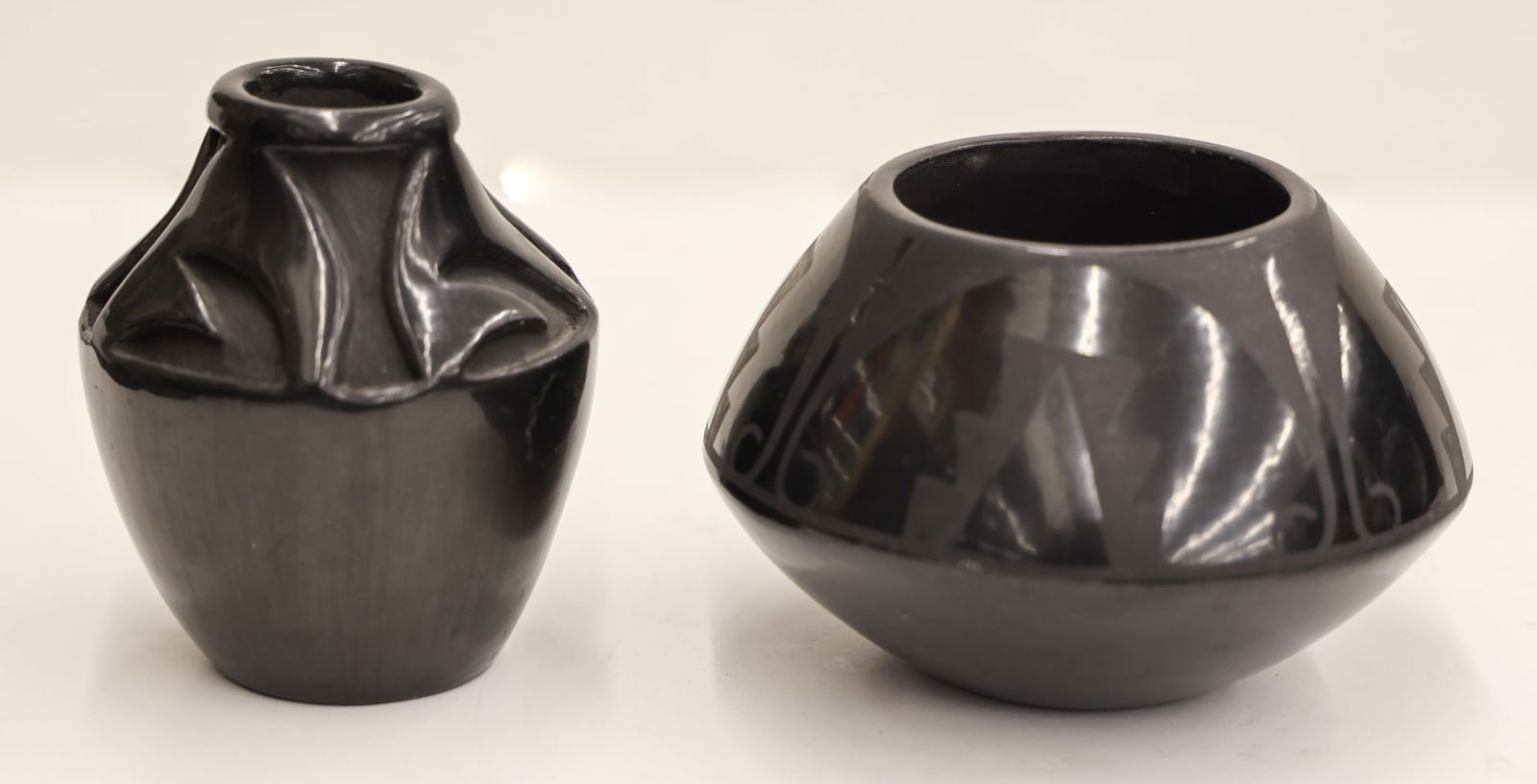 2pc Santa Clara Blackware Small Pots (1 of 2)