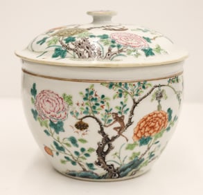 Fine Chinese Enameled Porcelain Covered Bowl