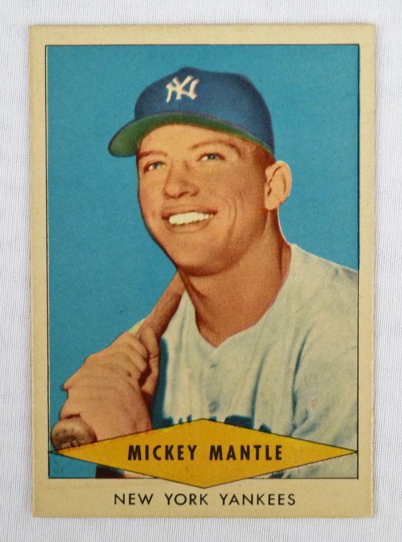 1954 Mickey Mantle Red Heart #18 Baseball Card. Excelle: 1954 Mickey Mantle Red Heart #18 Baseball Card. Excellent condition with sharp corners. Guaranteed authentic.