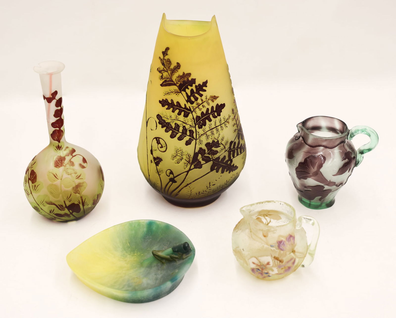 5pc Assorted French Cameo Glass Pieces (1 of 6)