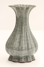 Old Chinese Guan Crackle Scalloped Vase