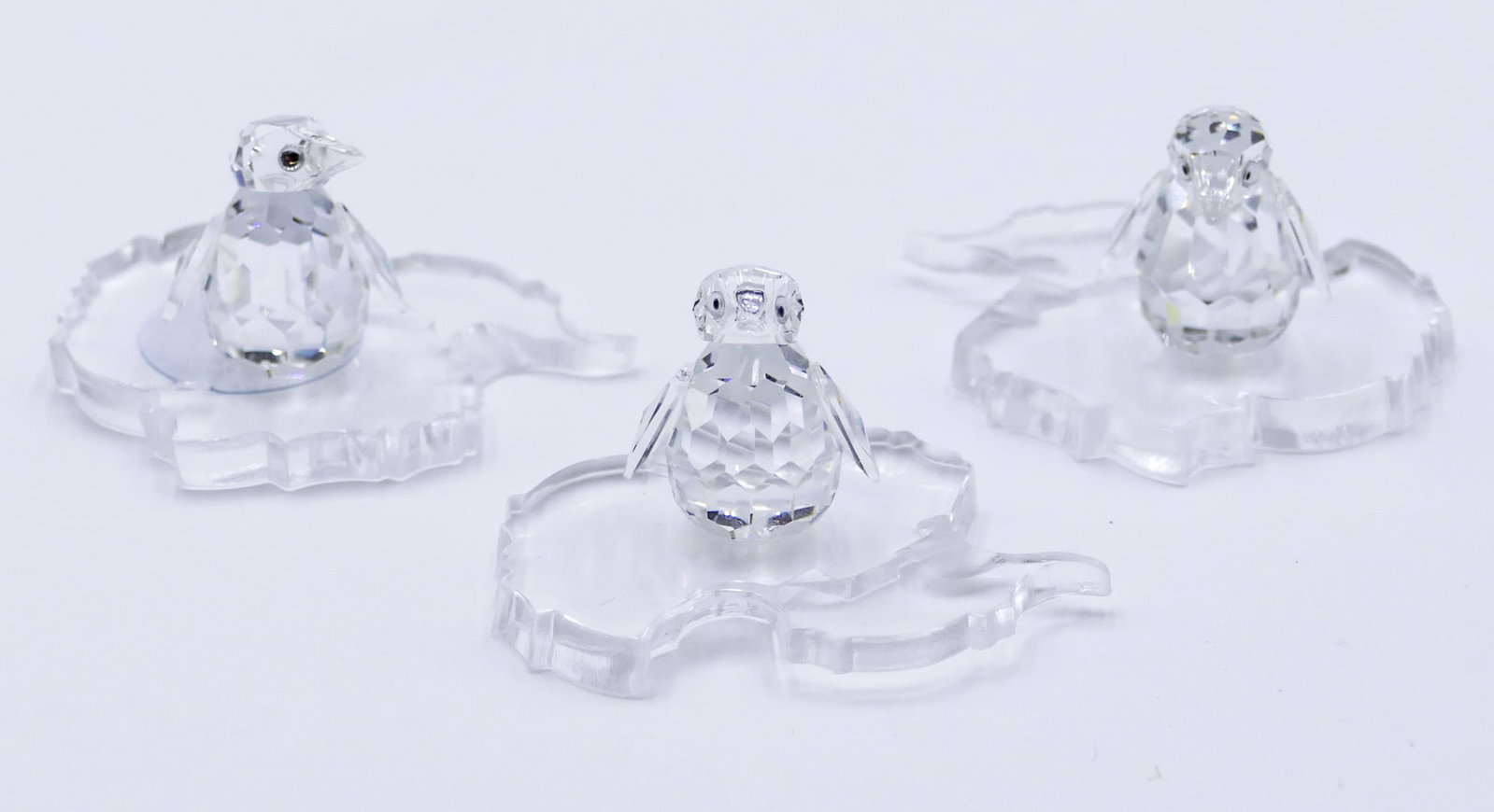 6pc Swarovski Crystal "Baby Penguins" 1". Catalog #209588.: 6pc Swarovski Crystal "Baby Penguins" 1". Catalog #209588. Includes original box.