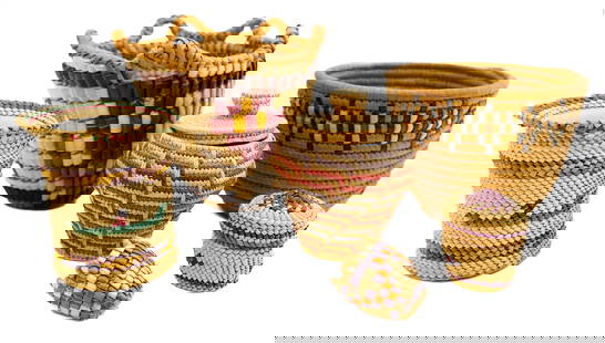 6pc Fine Miniature Northwest Coast Indian Baskets: 6pc Fine Miniature Northwest Coast Indian Baskets 1" to 3.5". Includes makah, hooper bay, coast salish, and klickitat baskets. Largest is attributed to Elsie Thomas. Overall excellent condition.