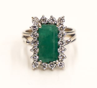 Ladies 14k Emerald and Diamond Ring