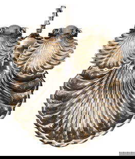 Antique English Sterling Shell Handled Server by Horace Woodward & Co.: Antique English Sterling Shell Handled Server 6"x12". Ornate stepped three shell server with figural coral form handle. Hallmarks on underside for Horace Woodward & Co. Ltd., London and date mark