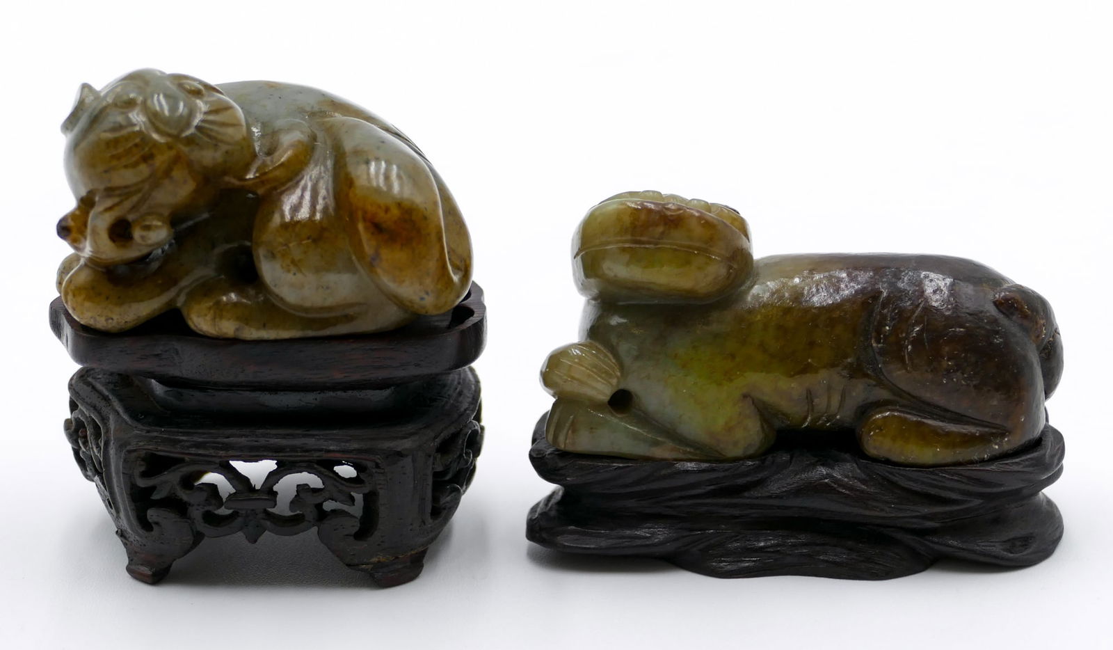 2pc Old Chinese Small Jade Animals on Stand (1 of 4)