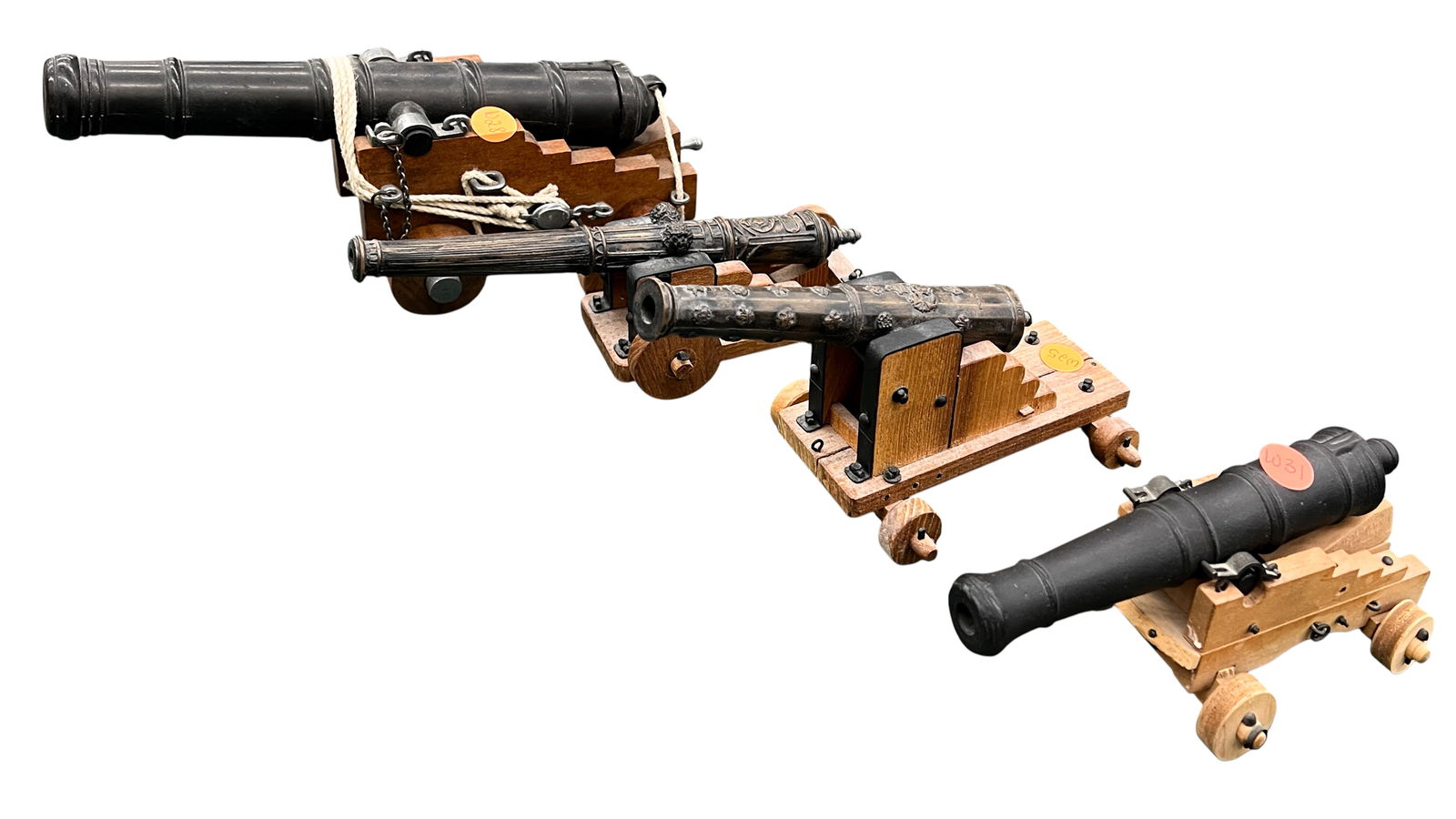 Box 4pc Scale Models of Cannons (1 of 2)