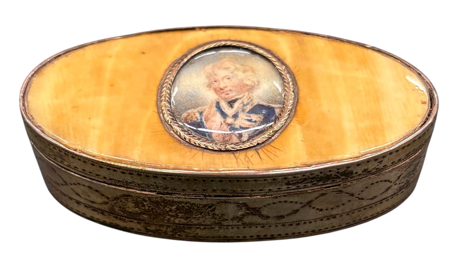 Antique Admiral Nelson Portrait Snuff Box: Antique Admiral Nelson Portrait Snuff Box. 1"