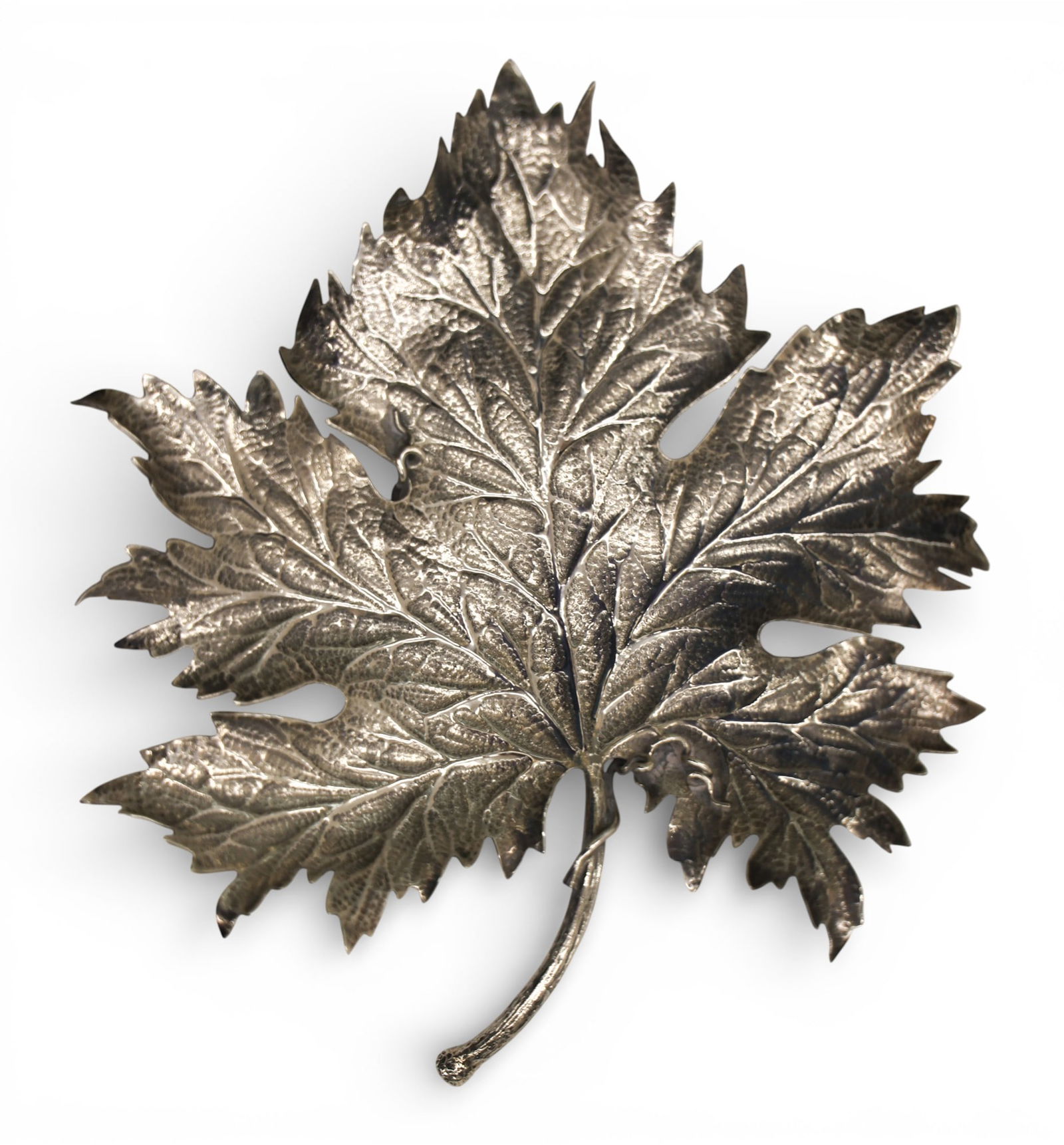 Fine Buccellati Italian Sterling Maple Leaf Dish: Fine Buccellati Italian Sterling Maple Leaf Dish 7.5"x6.5". Marked on stem. Excellent condition. It weighs 148 grams.