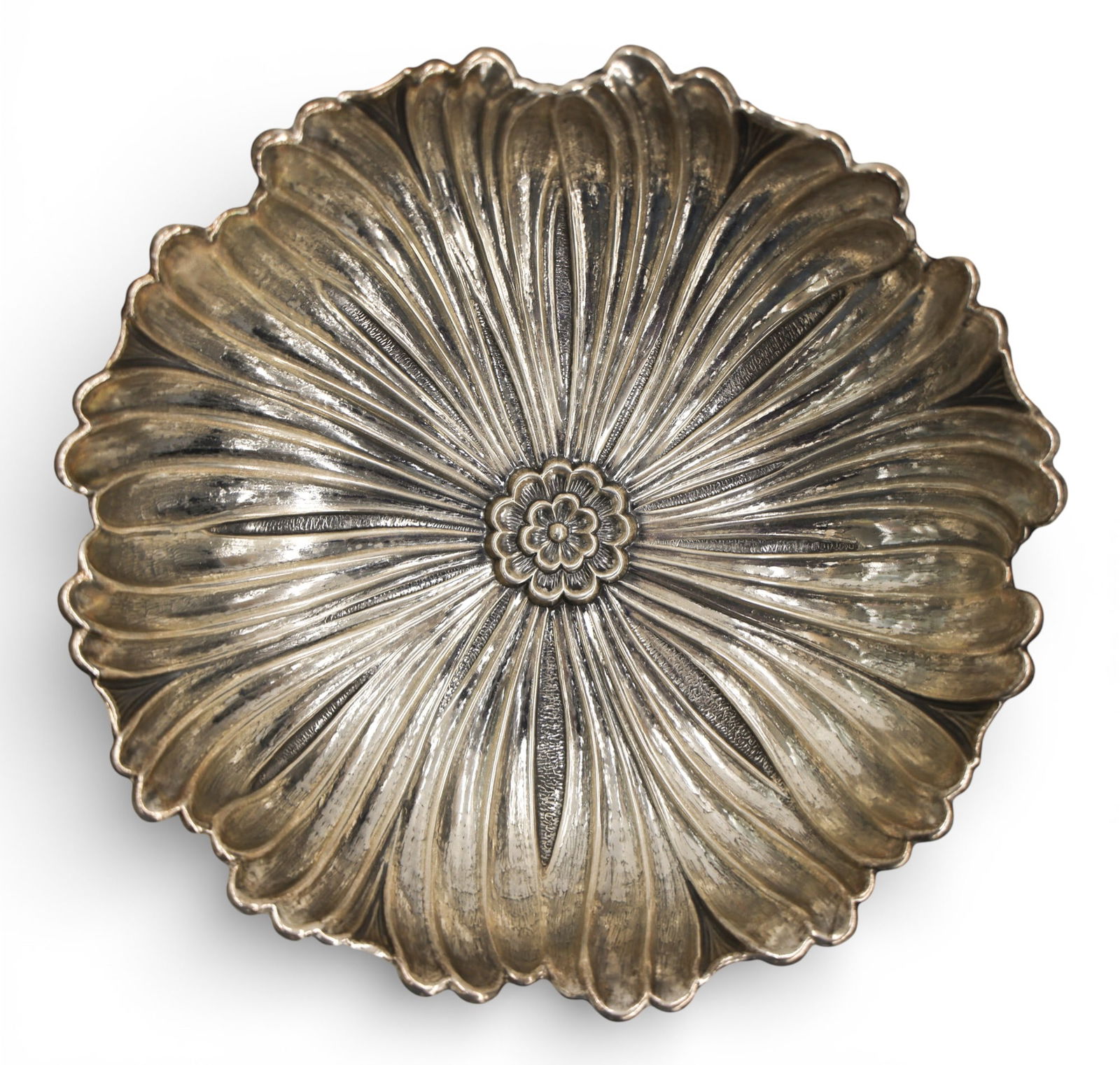 Gianmaria Buccellati Italian Sterling Lotus Flower Bowl: Gianmaria Buccellati Italian Sterling Lotus Flower Bowl 7". Marked on bottom. Excellent condition. It weighs 243 grams.