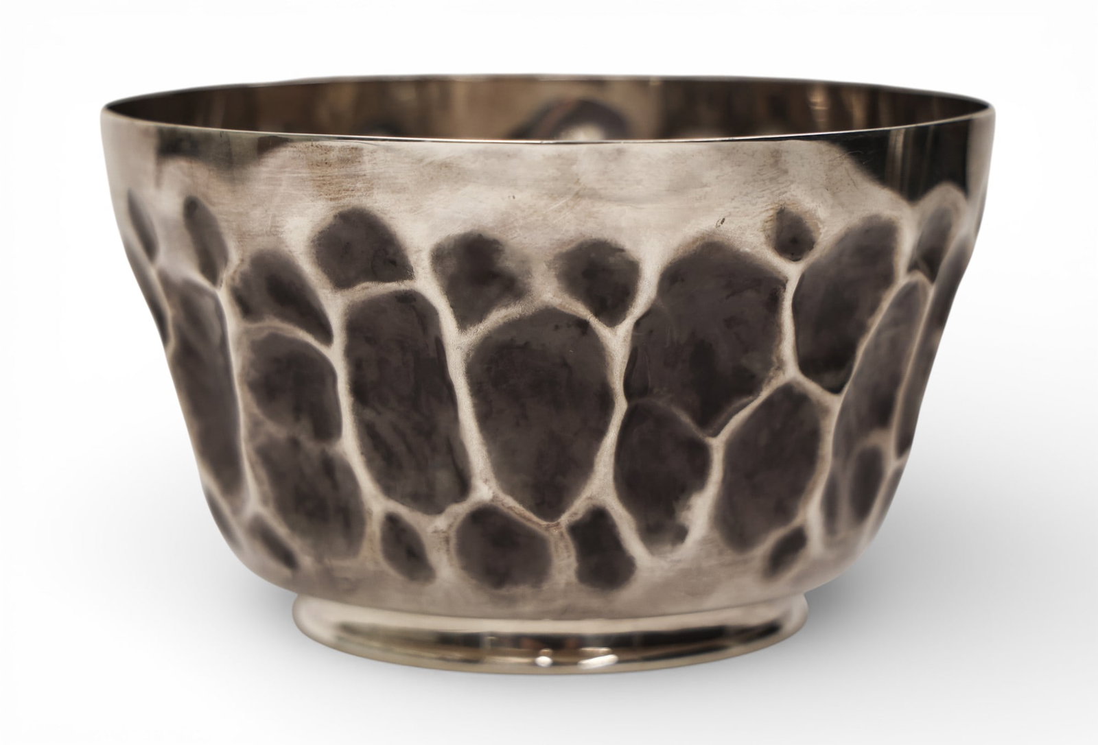 Japanese Modernist Sterling Brutalist Hammered Bowl: Japanese Modernist Sterling Brutalist Hammered Bowl 3.25"x5.5". Artisan made bowl with large seal mark on bottom. Jung silver hallmarks. Excellent condition. It weighs 291 grams.