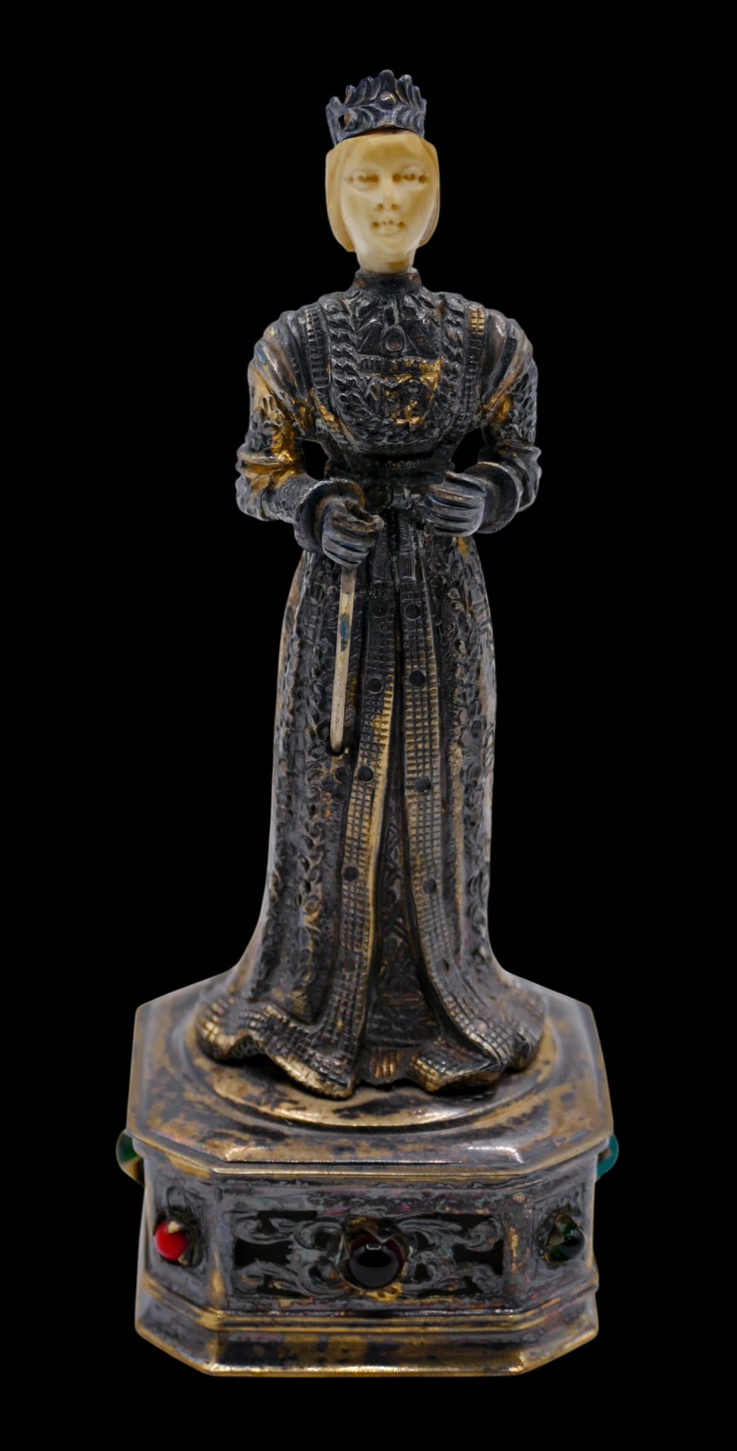 Old German Jeweled Sterling Queen Miniature Figure: Old German Jeweled Sterling Queen Miniature Figure 4.5"x2". Carved face with hardstone jeweled base. Marked "STERLING GERMANY" at base. Excellent condition. It weighs 96 grams.