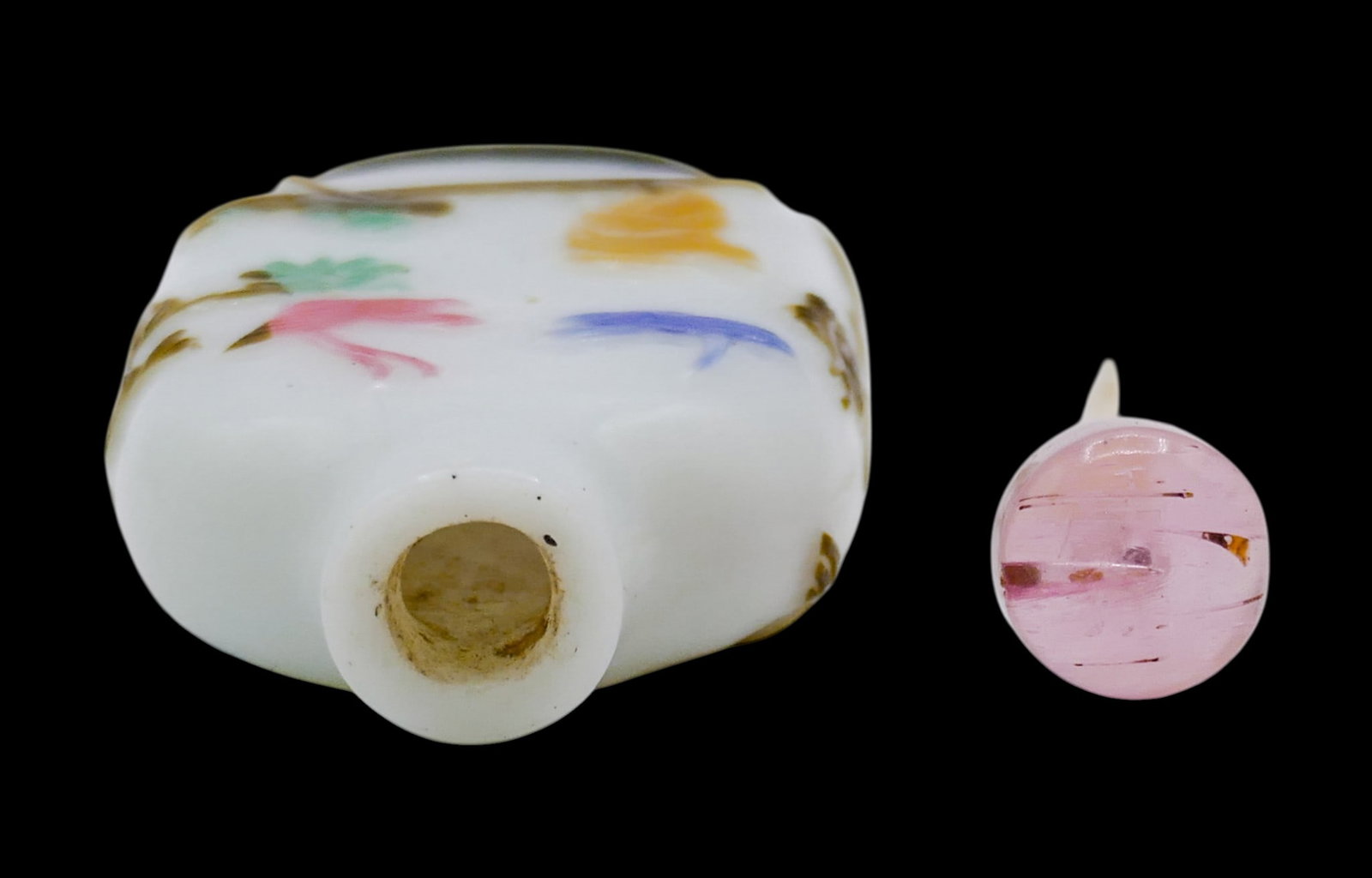 Old Chinese Five-Color Cut Overlay Peking Glass Snuff Bottle - 4