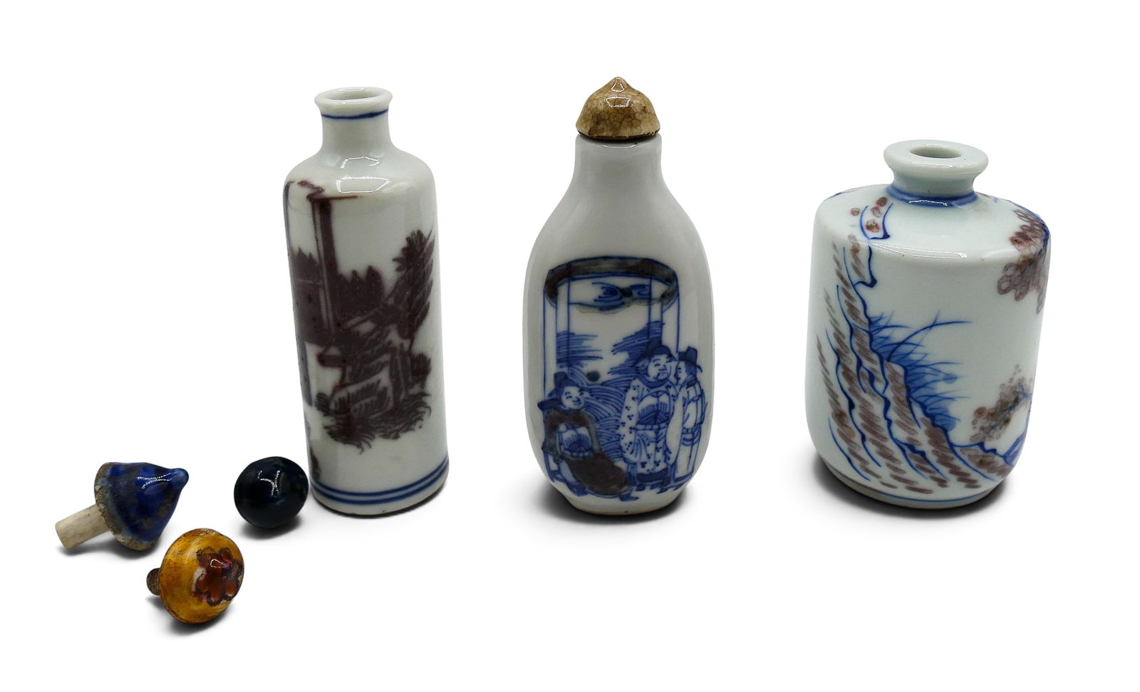 3pc Chinese Copper Red Porcelain Snuff Bottles: 3pc Chinese Copper Red Porcelain Snuff Bottles 3" to 3.5". Replaced stoppers. Two have blue underglaze dynasty marks. Excellent condition.