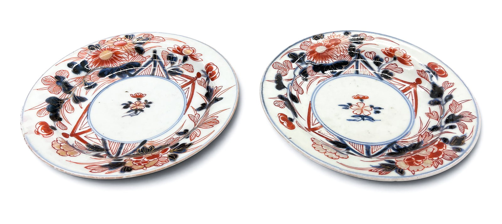 Pair Antique Japanese Edo Period Imari Porcelain Dishes: Pair Antique Japanese Edo Period Imari Porcelain Dishes 6.5". One has a slight flake on edge, otherwise excellent condition. Early 19th century, Edo period.