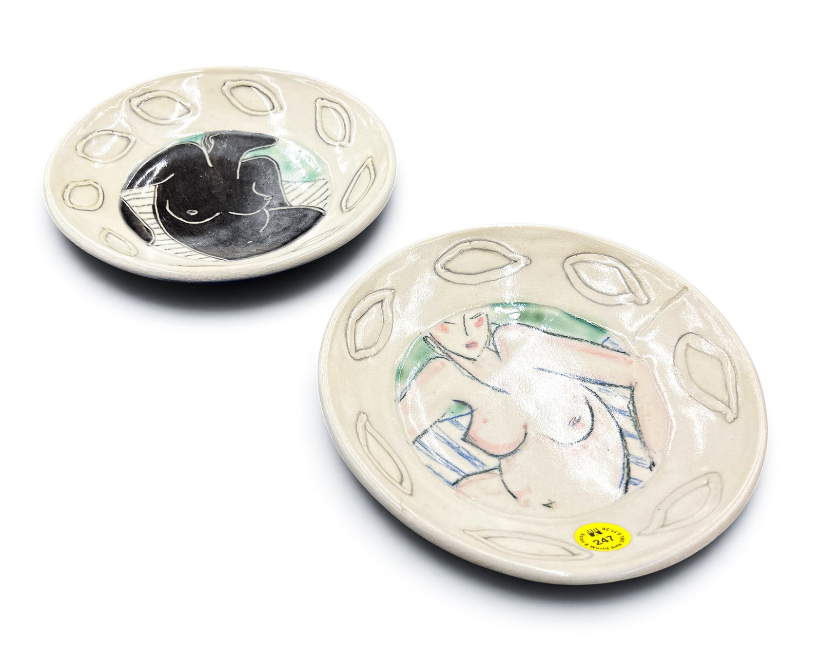 2pc Faye Nakamura Studio Pottery Female Nude Low Bowls: 2pc Faye Nakamura Studio Pottery Female Nude Low Bowls 7". Signed on bottom. Excellent condition.