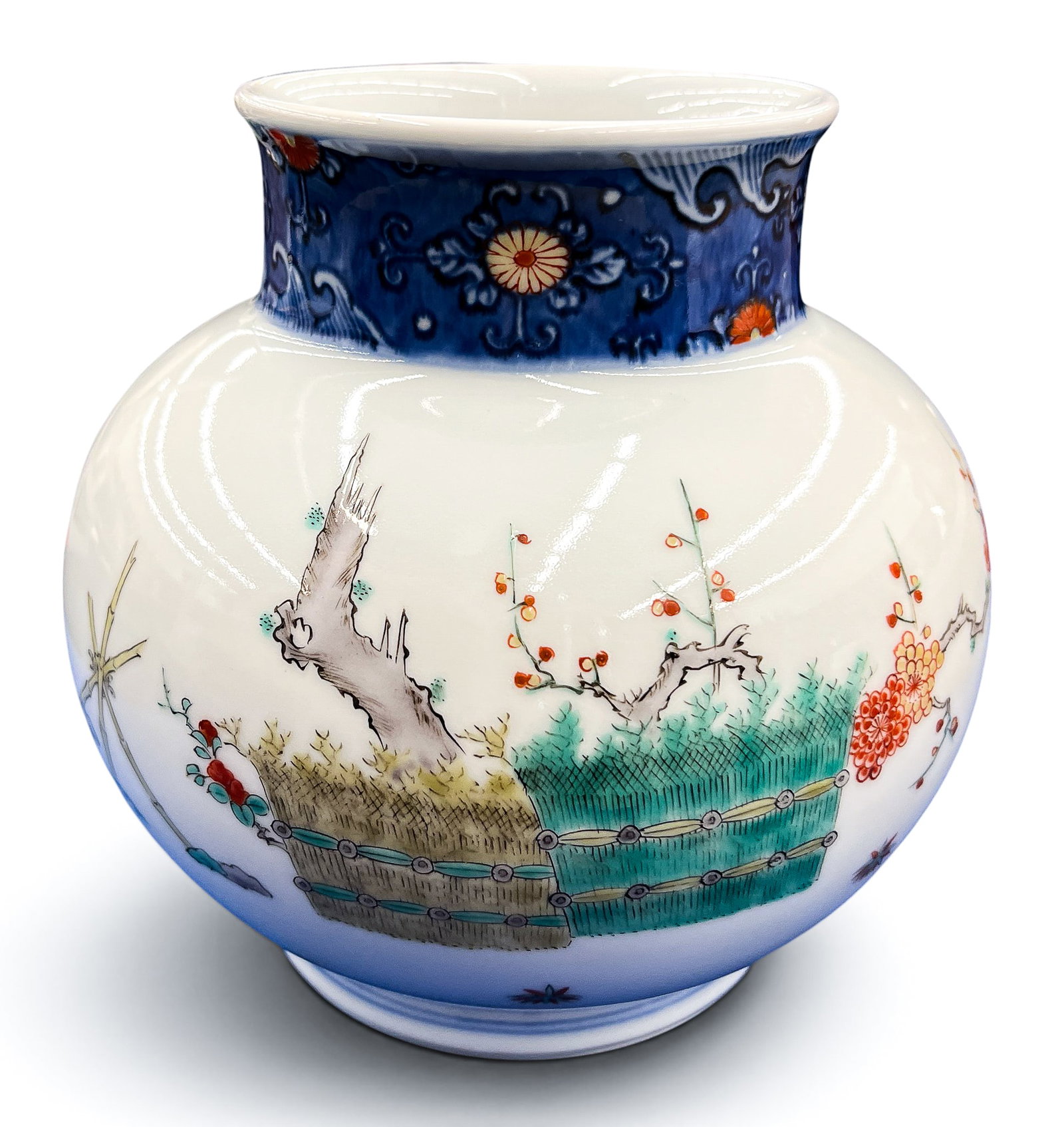 Fine Japanese Kakiemon Porcelain Bulbous Vase (1 of 5)