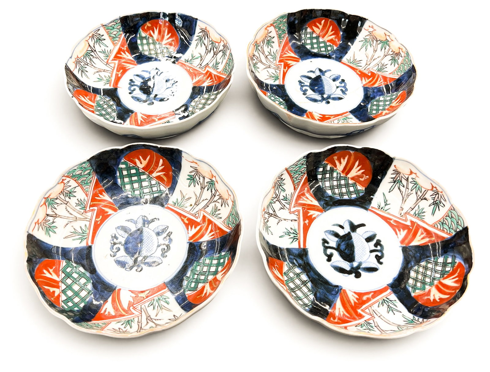 Set 4 Old Japanese Imari Porcelain Small Bowls: Set 4 Old Japanese Imari Porcelain Small Bowls 6". One is cracked, otherwise excellent condition.