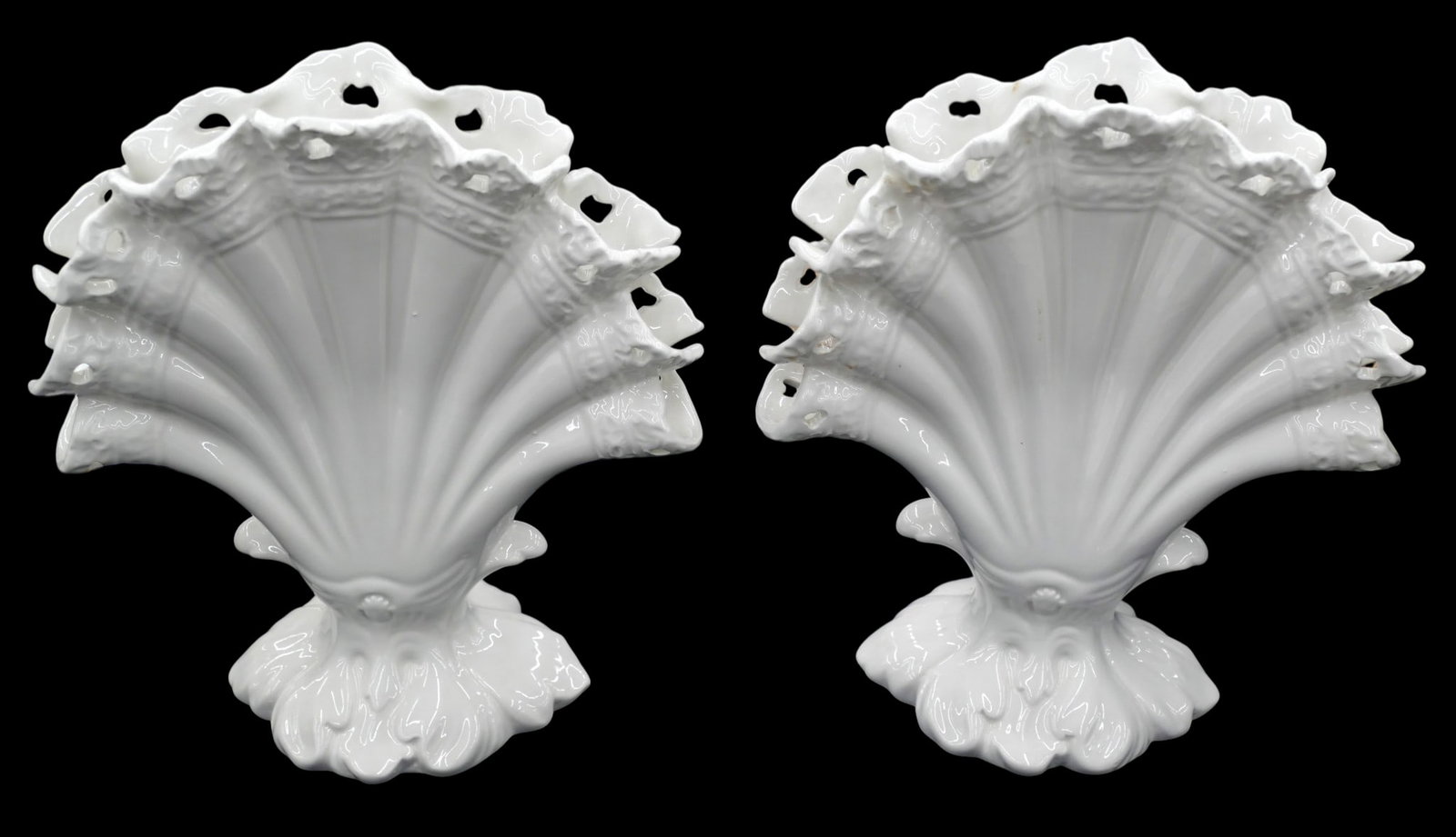 Pair Chelsea House Port Royal Ceramic Fan Vases: Pair Chelsea House Port Royal Ceramic Fan Vases 12"x10". Excellent condition.