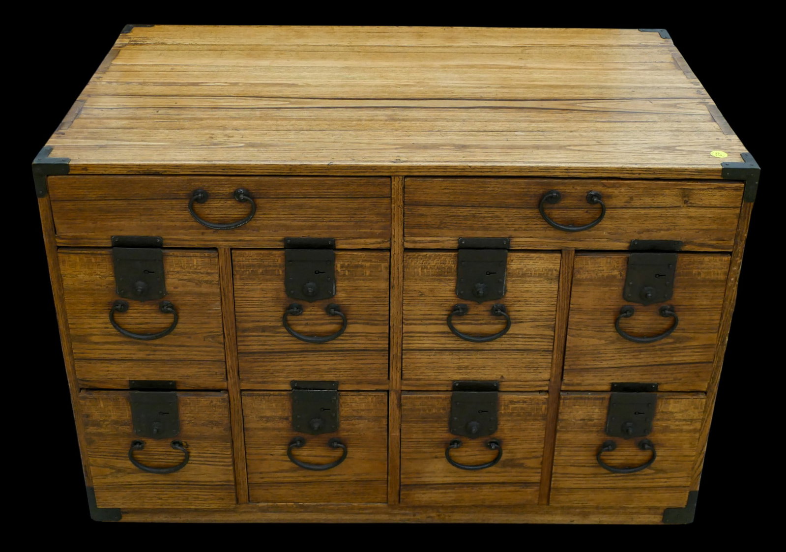Antique Japanese Tansu Chest of Drawers: Antique Japanese Tansu Chest of Drawers 21.5"x32.5"x20". Some minor surface wear from age. 19th century, Meiji period.