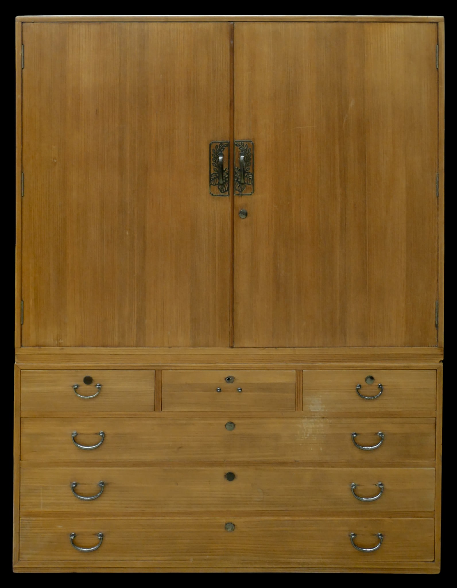 Vintage Japanese Kiri Wood Kamo Kimono Tansu: Vintage Japanese Kiri Wood Kamo Kimono Tansu 61"x46.5"x16". Two part stacking tansu. One missing drawer pull.