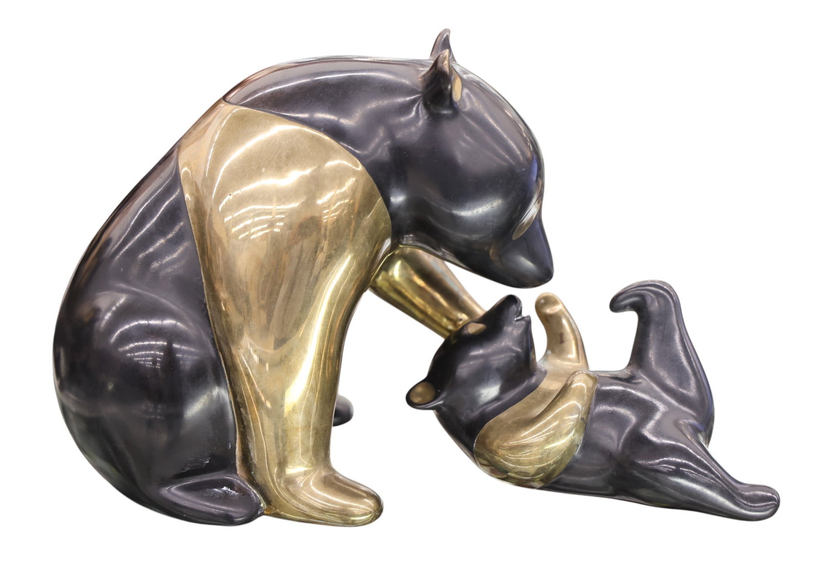 Loet Vanderveen "Panda and Baby" Bronze Sculpture: Loet Vanderveen (1921-2015 California) "Panda and Baby" Bronze Sculpture 6"x10". Signed and numbered 83 of 1,750 edition. Some minor surface wear. Overall excellent condition. It weighs 10 pounds.