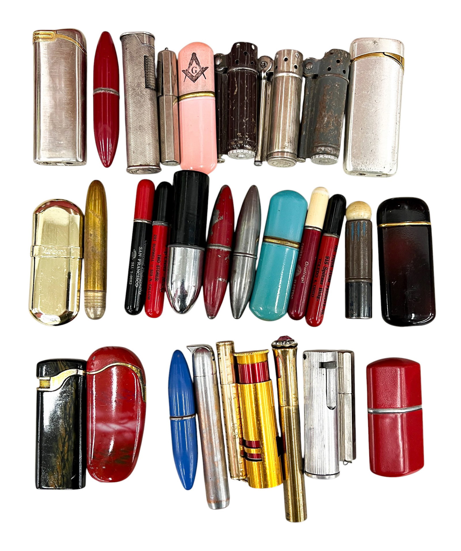 31pc Vintage Bullet Lighters etc.: 31pc Vintage Bullet Lighters etc. 3"x1.25" Largest