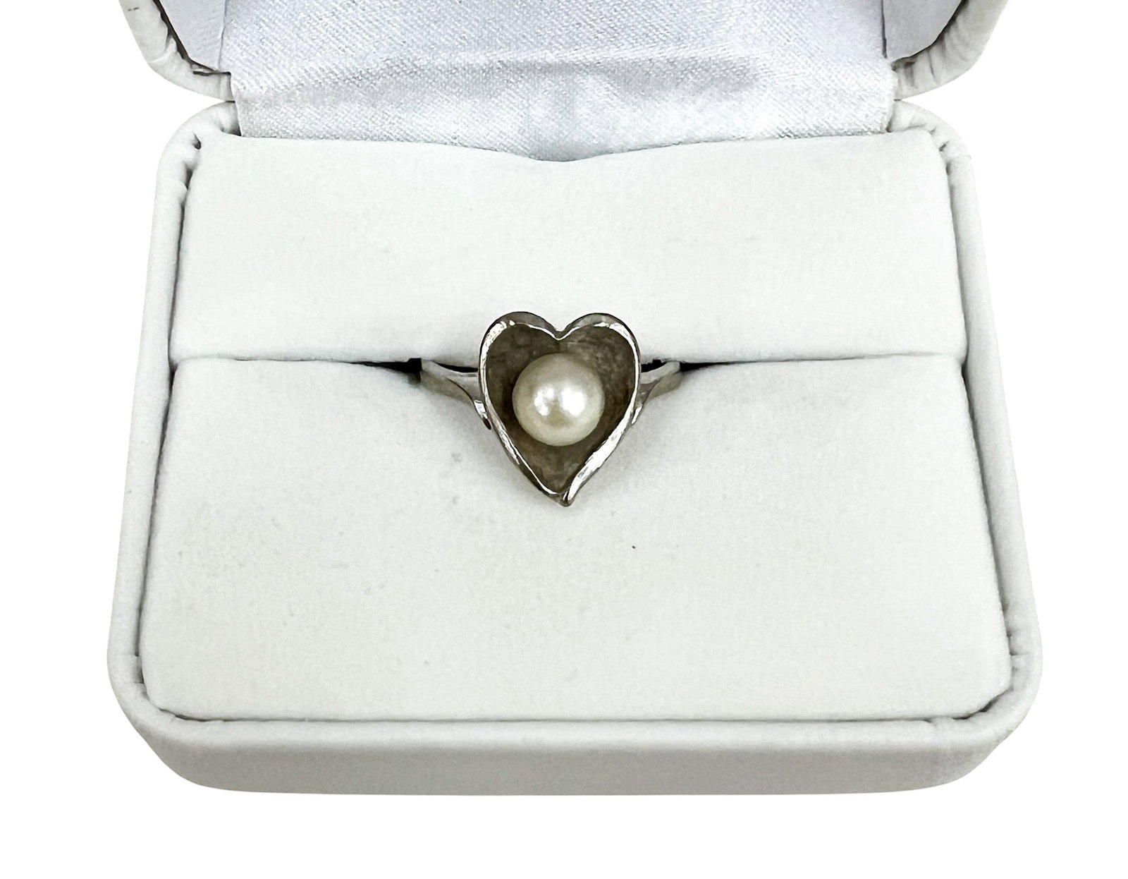 10k Pearl Heart Ring 3g TW: 10k Pearl Heart Ring 3g TW