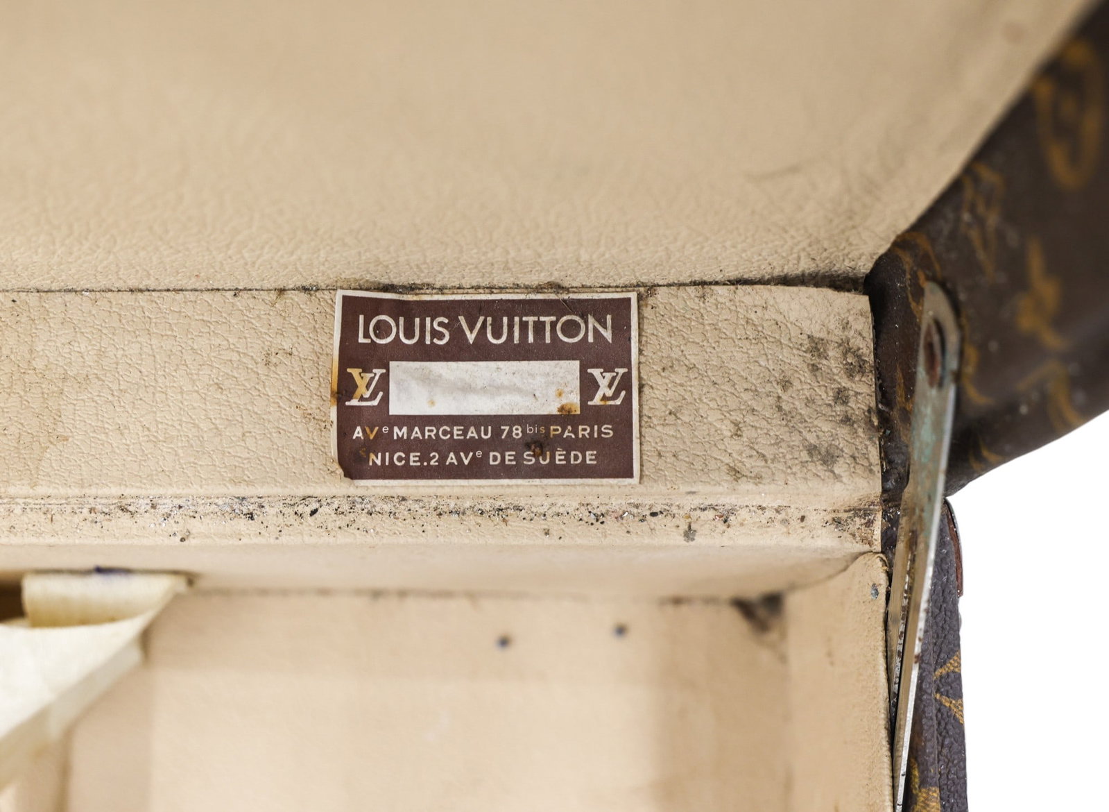 Antique Louis Vuitton Monogram Hard Sided Suitcase Medium - 6