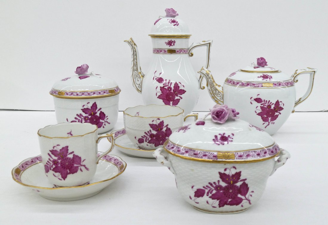 (102) Pieces of Herend Pink Chinese Boquet or Apponyi: (102) Pieces of Herend Pink Chinese Boquet or Apponyi Purpur Fine Hungarian Porcelain. Includes various serving pieces, trays, teapot, cache pots, and cups/saucers. Set is missing dinner plates. A few