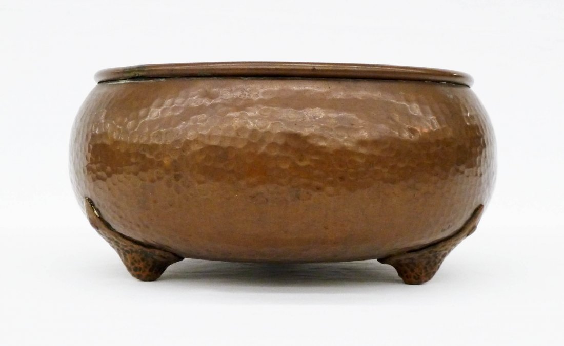 Gustav Stickley Hammered Copper Footed Bowl 4''x8''.: Gustav Stickley Hammered Copper Footed Bowl 4''x8''. Piece has been polished years ago. Applied hammered copper arts & crafts feet. Unmarked.