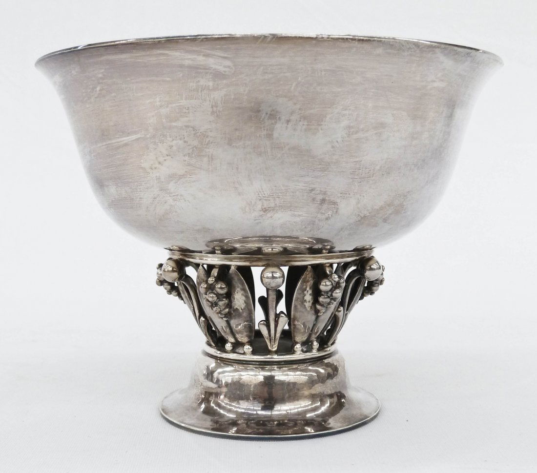 Georg Jensen Denmark Sterling Pedestal Bowl Form 197B.: Georg Jensen Denmark Sterling Pedestal Bowl Form 197B. It measures 4.5x5.75'' and has a figural berry and leaf pedestal. It was made post 1945 and was designed by Johan Rohde, though unmarked. It weig