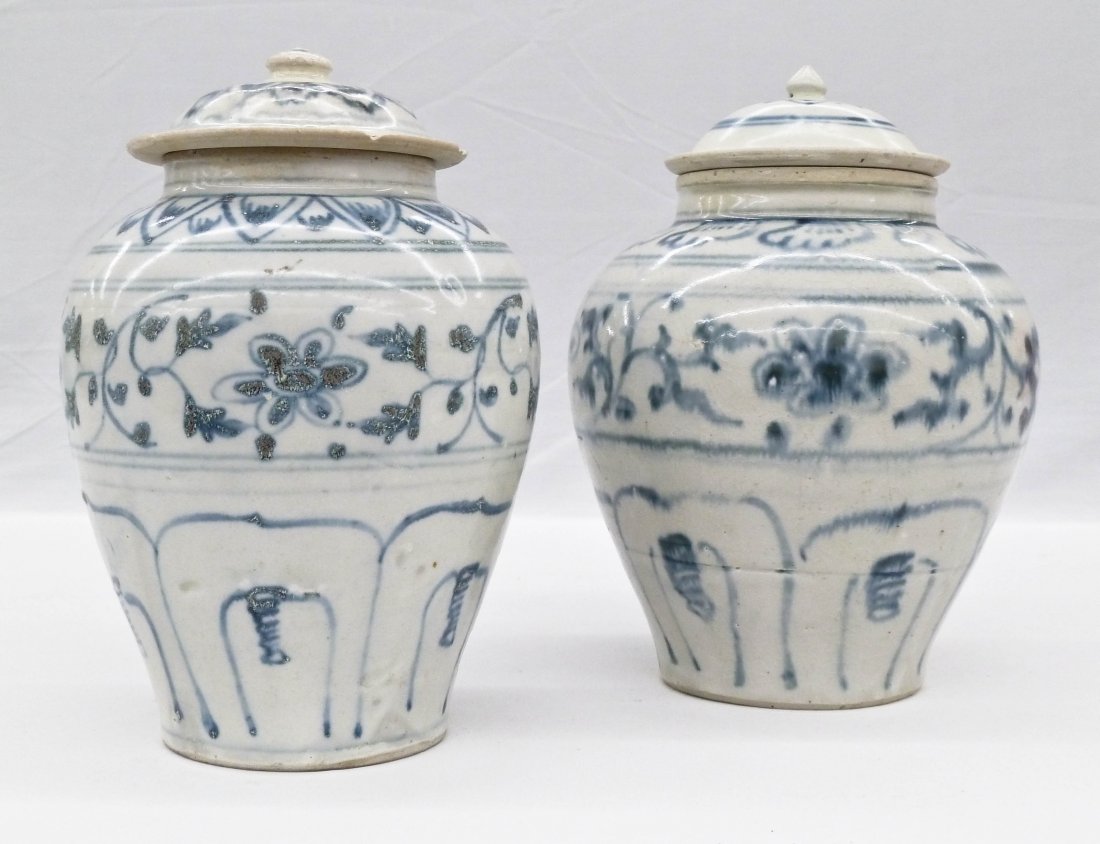 (2) Hoi An Hoard Annamese Covered Blue & White Jars: (2) Hoi An Hoard Annamese Covered Blue & White Jars 8''x6'' Each. Vietnamese porcelain jars dating to the Ming dynasty 15th/16th century. Some glaze chipping and edge chips to lids. Both have the Hoi 