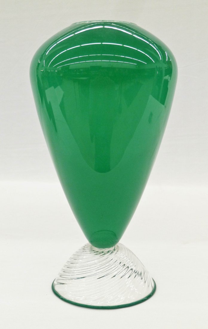 Dante Marioni (b.1964 WA) Green Studio Glass 1985 Vase: Dante Marioni (b.1964 WA) Green Studio Glass 1985 Vase 10.75''x5.5''. An early bullet-type pedestal vase with emerald green and clear coloring. Pilchuck glass artist.